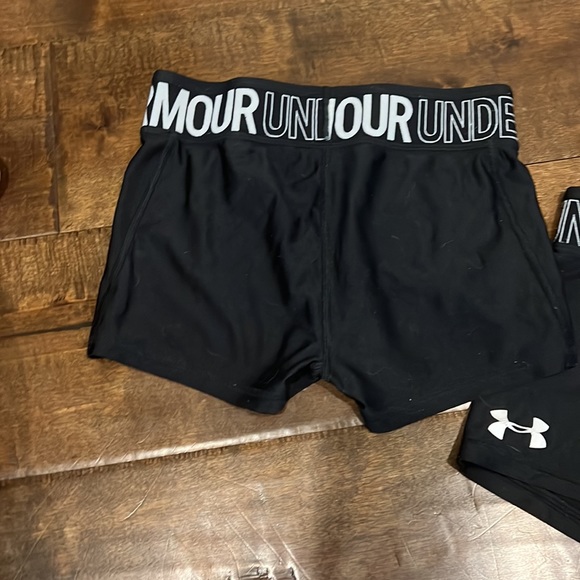 One pair of UnderArmour athletic shorts - Picture 3 of 4